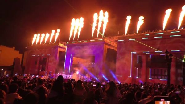 LA FIESTA DE LA VIDA en la Plaza de Bolivar